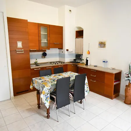 Апартаменти Les Jardins Hyper Centre -parking Prive - *